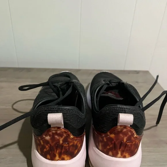 Nike Air black and pink. Size 8.5. - Picture 2 of 5